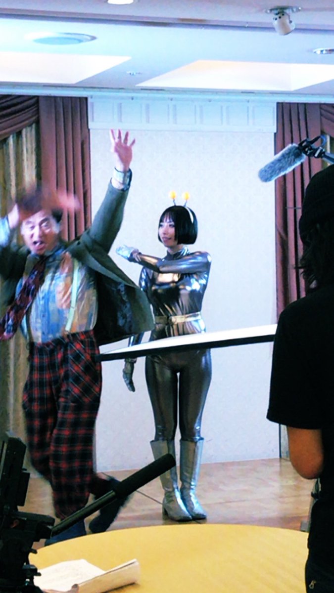 nonchachacha's tweet photo. 河崎実最新作『#電エース レッド』‼️制作支援者募集中！ご参加いただきました皆様、ありがとうございます！永野希コースへのご参加も本当にありがとうございます🌹🎁✨
2017年に「電エース60」にて初めて撮影に参加しました💐結婚式と河崎監督還暦パーティーのシーンを撮った思い出の中野サンプラザ。
その翌年から月蝕歌劇団に出演するのですが、当時はなんだか高取さんを誤解し、自分自身がやっていることを上手く混ぜられず、アンドロイドのぞみをやったことを言えませんでした……今思えば、観てもらえばよかった🥲
はじめての方も、Amazon Prime Videoでも観られますので、アンドロイドのぞみの秘密を観てみてね！
今回もまたレジェンドの皆様とご一緒させていただきます……！お楽しみに🎶
https://t.co/SFEHe3aYMw