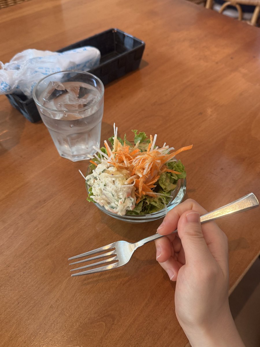 joetsu_hirari's tweet photo. １人暮らし歴まあまあ長いのに
エアコン何度にすればいいのか
未だに正解が分からない🤔💭

朝毎日震えて起きるか🫨🧊
途中でoff設定にすると暑くて中途覚醒😭

体温調節がかなり下手くそな部類の
ホモ・サピエンスなのかもしれない………😌🍵

足出して寝るといいって言うよね🐾 https://t.co/wADl8NZDMZ