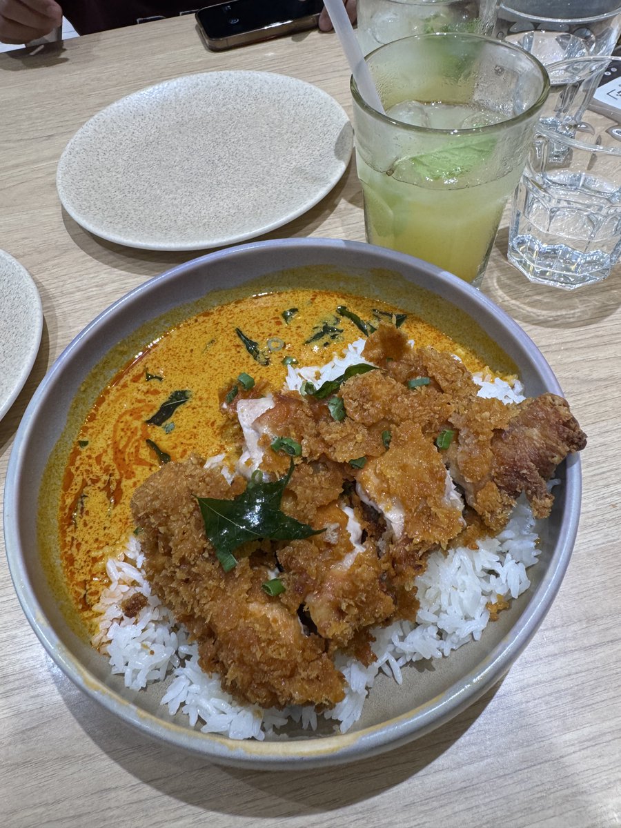 ZLau1002's tweet photo. Venue check ( ˙꒳​˙  )
The sunshine is so strong☀️even at 6pm
🙂‍↕️How will be the show tomorrow...🙂‍↕️🔥
Thanks for my friends bringing me to such delicious cafe🫡美味しかった！
#山本彩 https://t.co/3LaVo1dXjq