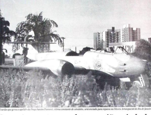 sobregyn's tweet photo. Você se lembra do antigo avião de guerra que ficava na Praça do Avião em Goiânia? https://t.co/8jPL5siWYv