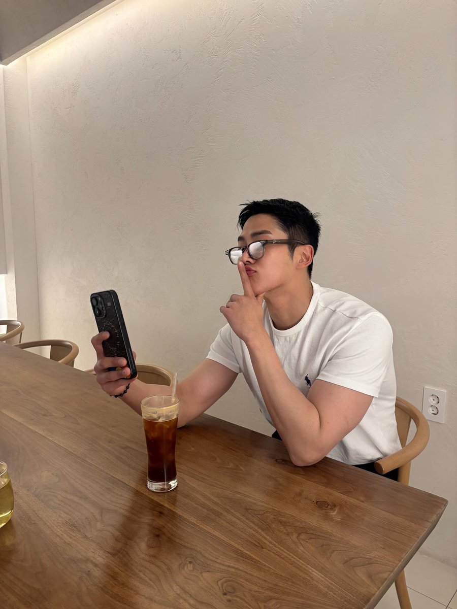 eclipse0515's tweet photo. 휴가때마다 사진 주는 효자구닌 https://t.co/IkerAjRDNo