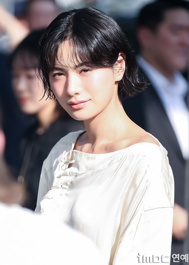 IMJINAHNEWS's tweet photo. 07.08.2023 | Nana en el evento de Ferragamo 

#Nana #ImJinah #나나 #임진아 https://t.co/Y7SGkuD4ZQ
