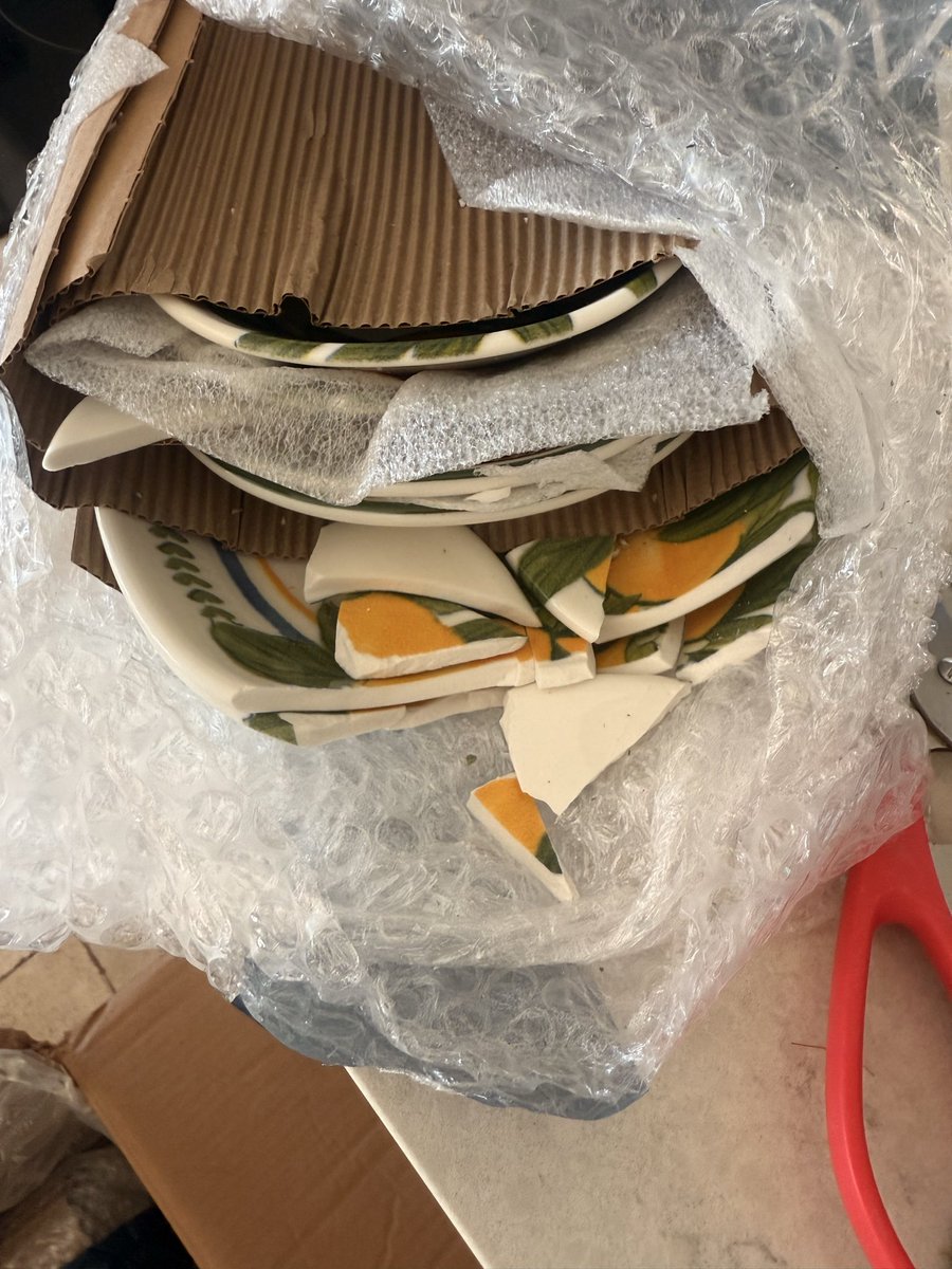 KateMarriottUK's tweet photo. @Trendyol Turkiye thanks for delivering smashed plates from Bella Maison. Live chat says I have to drive one hour to DHL and send these back to you. Is this  joke ? Why do you want them back ?! Why can’t you refund me ? https://t.co/f6QCTv9Z8S