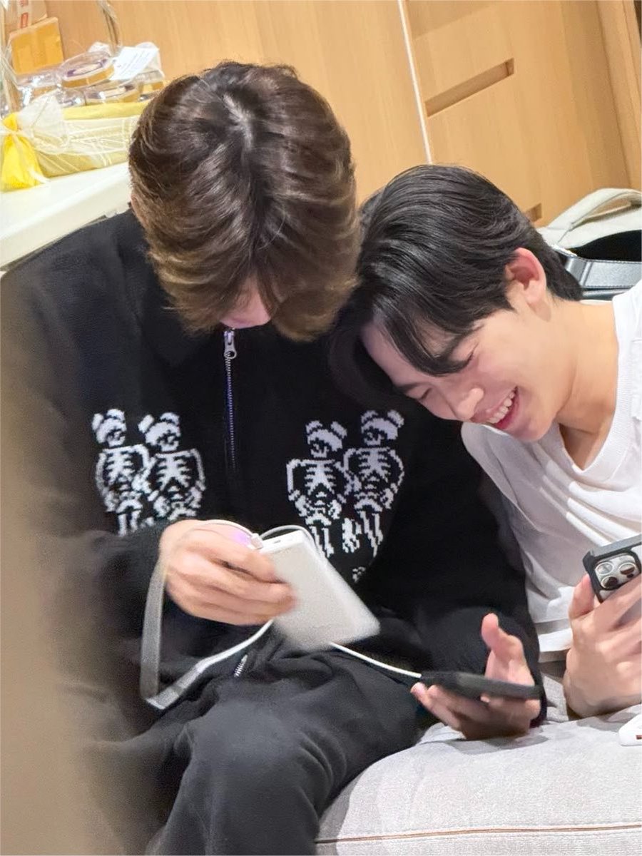 yellowttp's tweet photo. จอมันเล็กอะเนาะ ต้องดูใกล้ๆ😌 https://t.co/PLlP9CcqvZ