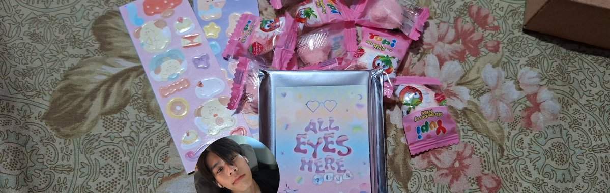 yeshadt's tweet photo. #starcil TERIMAKASIH BANYAK ka @kyung2809 paketnya dateng dengan selamatt. terimakasih juga atas freebiesnya yang banyak iniii🩷🤍🩷🤍 https://t.co/fuVPNsO4UL