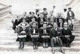 UNMSM_'s tweet photo. ⚽🏆 102 años de historia de Universitario de Deportes, el club más laureado de la historia del fútbol peruano.

🎉 Este 7 de agosto, el Club Universitario de Deportes celebra 102 años de vida institucional. Fundado en 1924 como la Federación Universitaria de Fútbol, nació por iniciativa de estudiantes de la Universidad Nacional Mayor de San Marcos y de otras escuelas superiores, convirtiéndose con el tiempo en el club más laureado del fútbol peruano.

📚 El historiador sanmarquino Jaime Pulgar Vidal destaca que el origen de Universitario estuvo ligado al espíritu integrador del movimiento universitario y a los valores de esfuerzo, disciplina y pertenencia que, décadas después, darían forma a la emblemática garra crema.

🦁 Más de un siglo después, Universitario mantiene vivo ese legado universitario que forma parte de la historia de la Decana de América y del deporte nacional.

Lee la nota completa aquí 👇 
https://t.co/hRPtR7NtG8