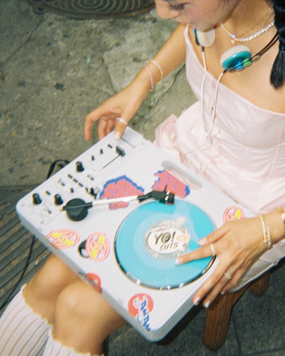 8_OHMYGIRL's tweet photo. Mood Sampler Photo #3

MIMI (OH MY GIRL) 1st Single
'Bish Bash Bosh'

2026.08.20 6PM (KST)

#MIMI #미미
#OHMYGIRL #오마이걸
#BishBashBosh https://t.co/OEgdOFMsEL