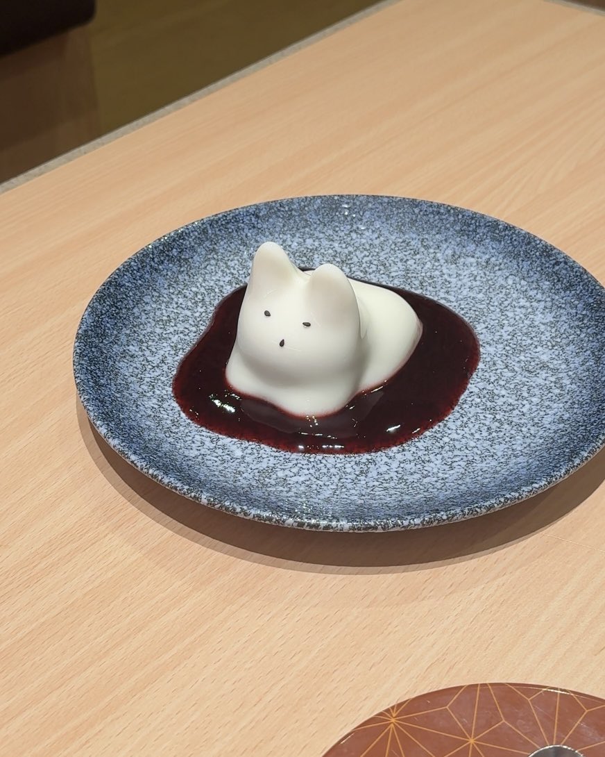 tkxmq_'s tweet photo. ขำเกือบตาย ชั้นอยากกินเนโกะ katsu midori แล้วพนง. ถามว่าให้เด้งด้วยมั้ย นี่คิดว่าเค้ามาเด้งเฉยๆ สรุปแฟนชั้นต้องถือจานแล้วพนง. มาเด้ง ฝันร้าย introvert มากก 555555555555555555 https://t.co/kg3tuNAnyH