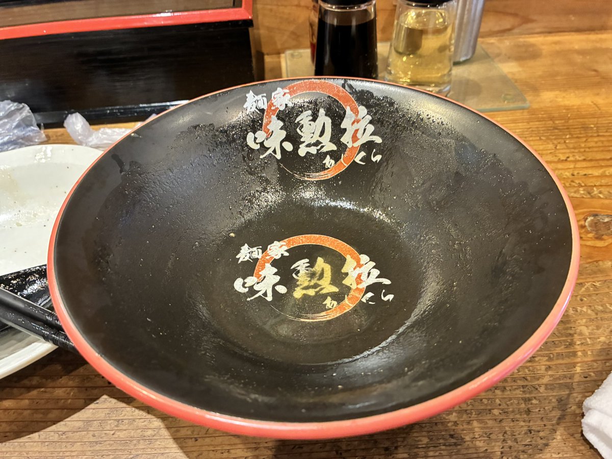 Kcurelight's tweet photo. 新潟市中央区は麺屋味勲拉
新潟では珍しい徳島？ラーメン🍜
今回は豚バラ丼と一緒に♡
もっと人気出てもいいんだけどなー🤔
そんなに混み混みしてないから穴場(  ` -´ )bｲｲﾈｯ✨ #新潟  #徳島 #ラーメン #新潟グルメ https://t.co/urt1SC0Gue