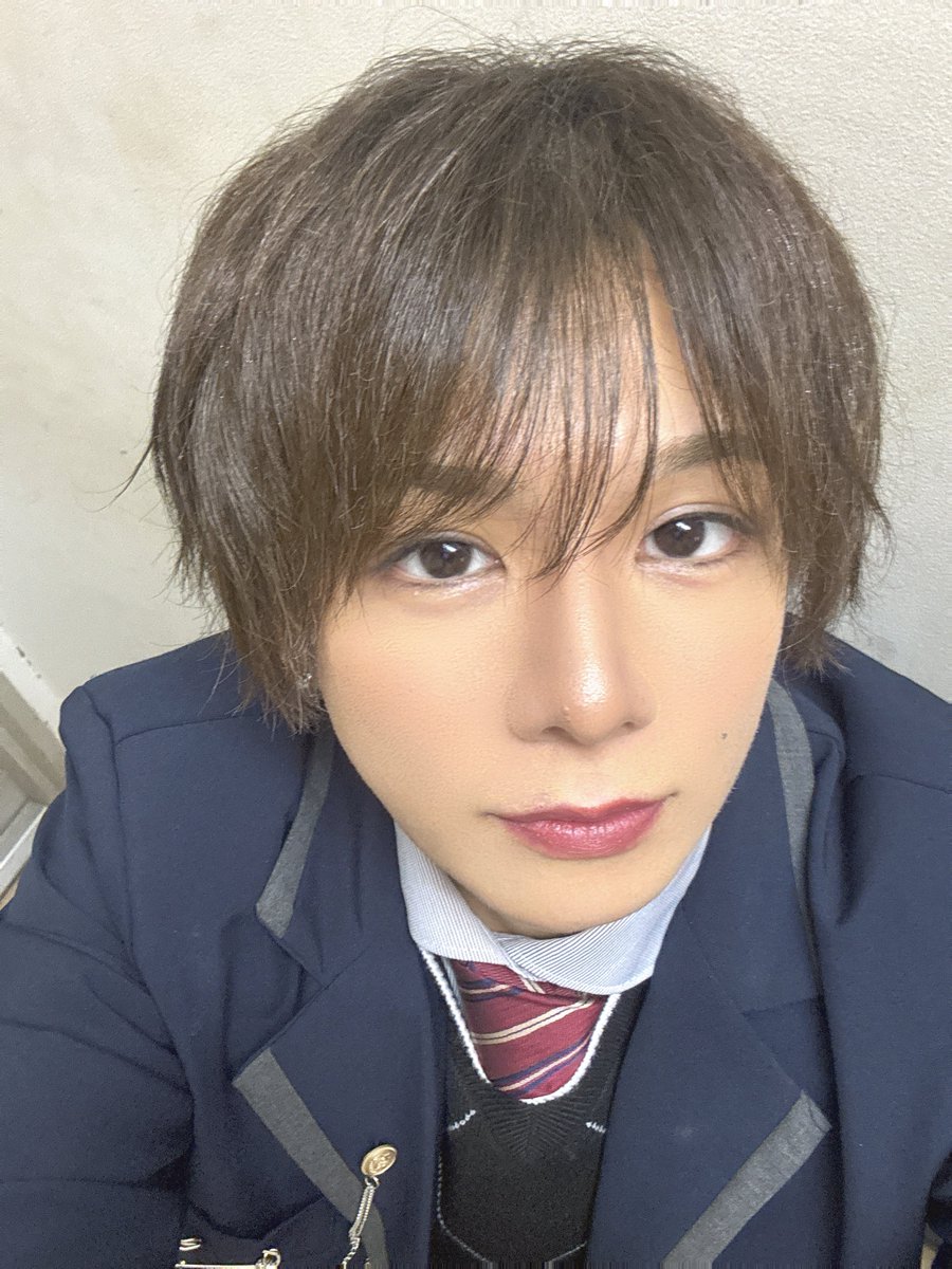 crm_t10's tweet photo. 本日、舞台「覇権DO！！～戦国高校天下布武～」の初日の幕が上がりました！！
ご来場頂いた方々、ありがとうございました！💪
千秋楽までカンパニー一丸となって、
皆さんに届けてまいりますので、
よろしくお願いしますっ！！

ヨッシーを思いっきりやり切るぞー！！🔪
#覇権Do https://t.co/zp74Y4oSZs