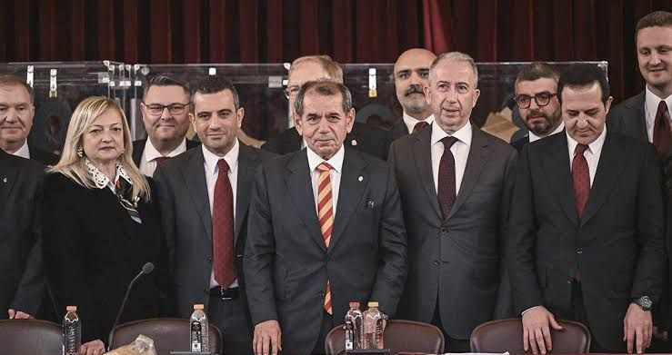 cografiofsaytGS's tweet photo. Herkes dürüst olsun:

Dursun Özbek Rafael Leao'yu transfer ederse affeder misiniz? https://t.co/v6sZdAlZnL