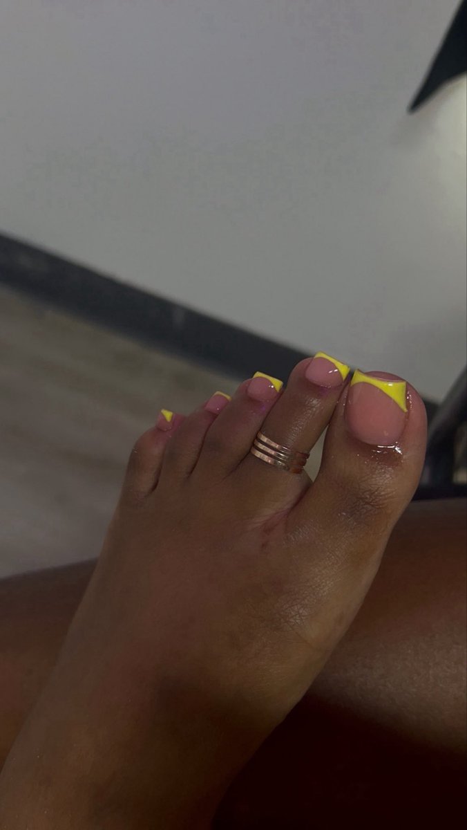 yoloqueen23's tweet photo. #Prettyfeet #Feetsell #Feetfinder https://t.co/Ljm0boEE6f