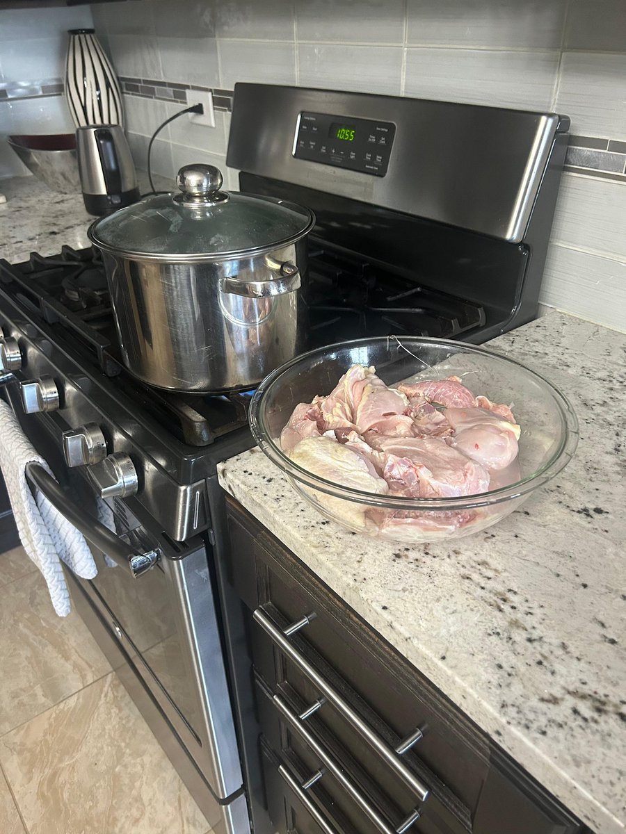 h44434_huff's tweet photo. How do you prepare your chicken before getting it cooked, I mean the recipe https://t.co/rKRn0fmyFW