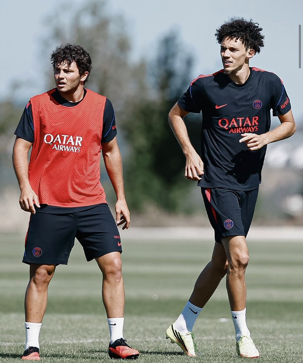 Paristeamfr's tweet photo. Elle promet cette image 🤩🤩 https://t.co/RQLHvwd8Xj