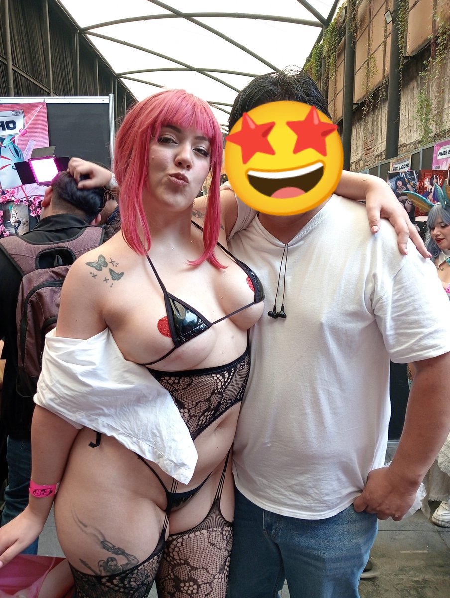 Dr_D000's tweet photo. Junto a la hermosa y suculenta @SuperDonut_OF  en la @E_Xconvention 2026 https://t.co/IgEy8sFDkG