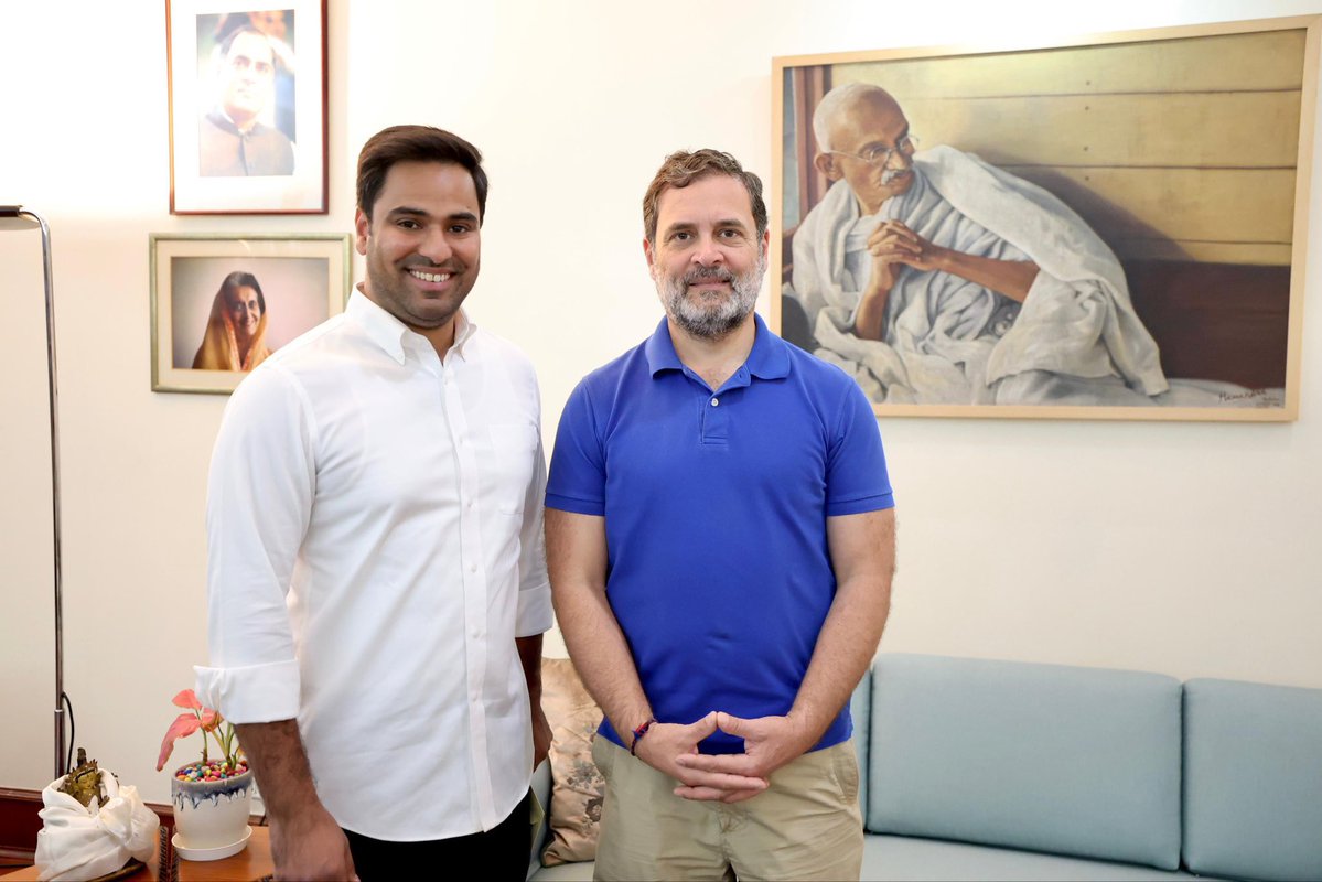 MukeshBhakar_'s tweet photo. @nsui के पूर्व राष्ट्रीय अध्यक्ष भाई वरुण चौधरी को भारतीय कांग्रेस कमेटी (AICC) का सचिव नियुक्त होने पर हार्दिक बधाई एवं शुभकामनाएँ। 

@varunchoudhary2 https://t.co/PKTZ9F6Nml