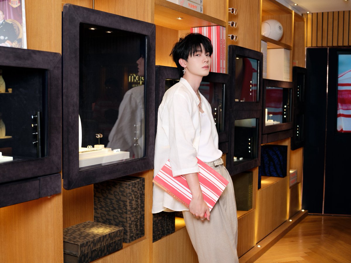 apm_monaco's tweet photo. Our APAC Brand Ambassador Zhou Yiran travelled with us to Monaco, the birthplace of our Maison. He met with Creative Director Kika Prette at Maona Monaco, home to an exclusive summer takeover, explored our local boutique and went behind the scenes discovering APM Monaco's craftsmanship firsthand.

#APMmonaco #Monaco #ZhouYiran