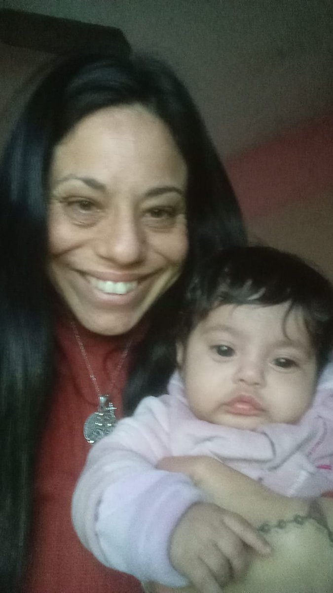 AlmeidaaCaro's tweet photo. Con su abuelita https://t.co/bxRLICYtzF