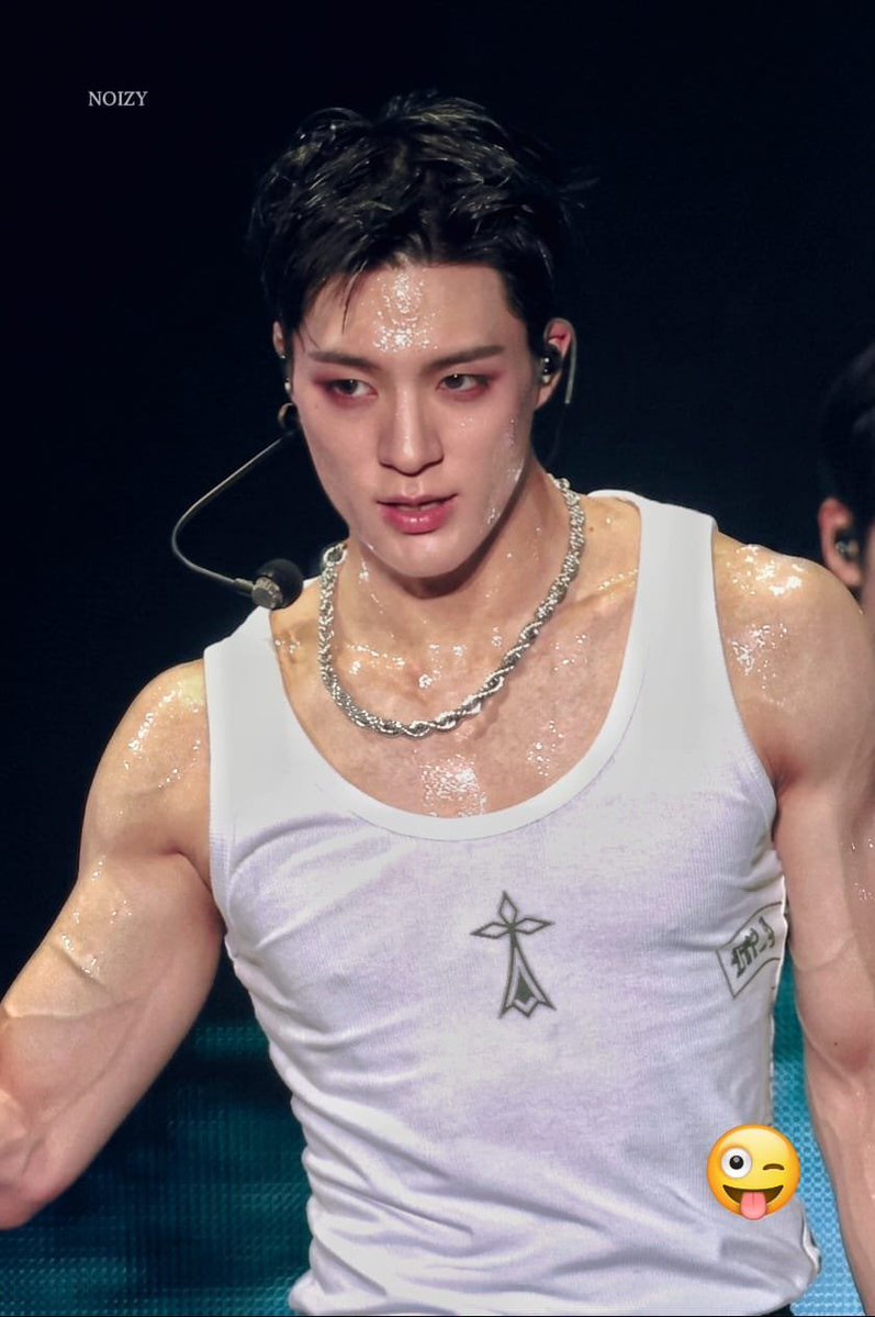 nctjenoir's tweet photo. sweating a lot https://t.co/fNTifjmV4p