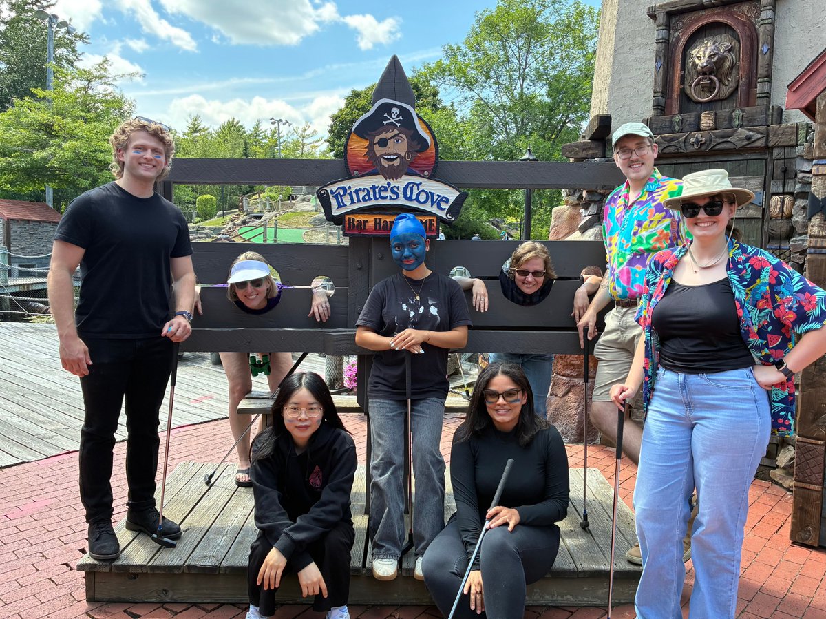 TrowbridgeLab's tweet photo. With mixed emotions, we said farewell to our summer student Eva Rios. She was a JOY to have in the lab - thoughtful,  engaged, creative, a dot-connector and with a great sense of humor and  desire to learn and be challenged 🤩 #SSP26 #JAXGenomicEducation #JAXstemcellsdev https://t.co/jUiyhPySrW