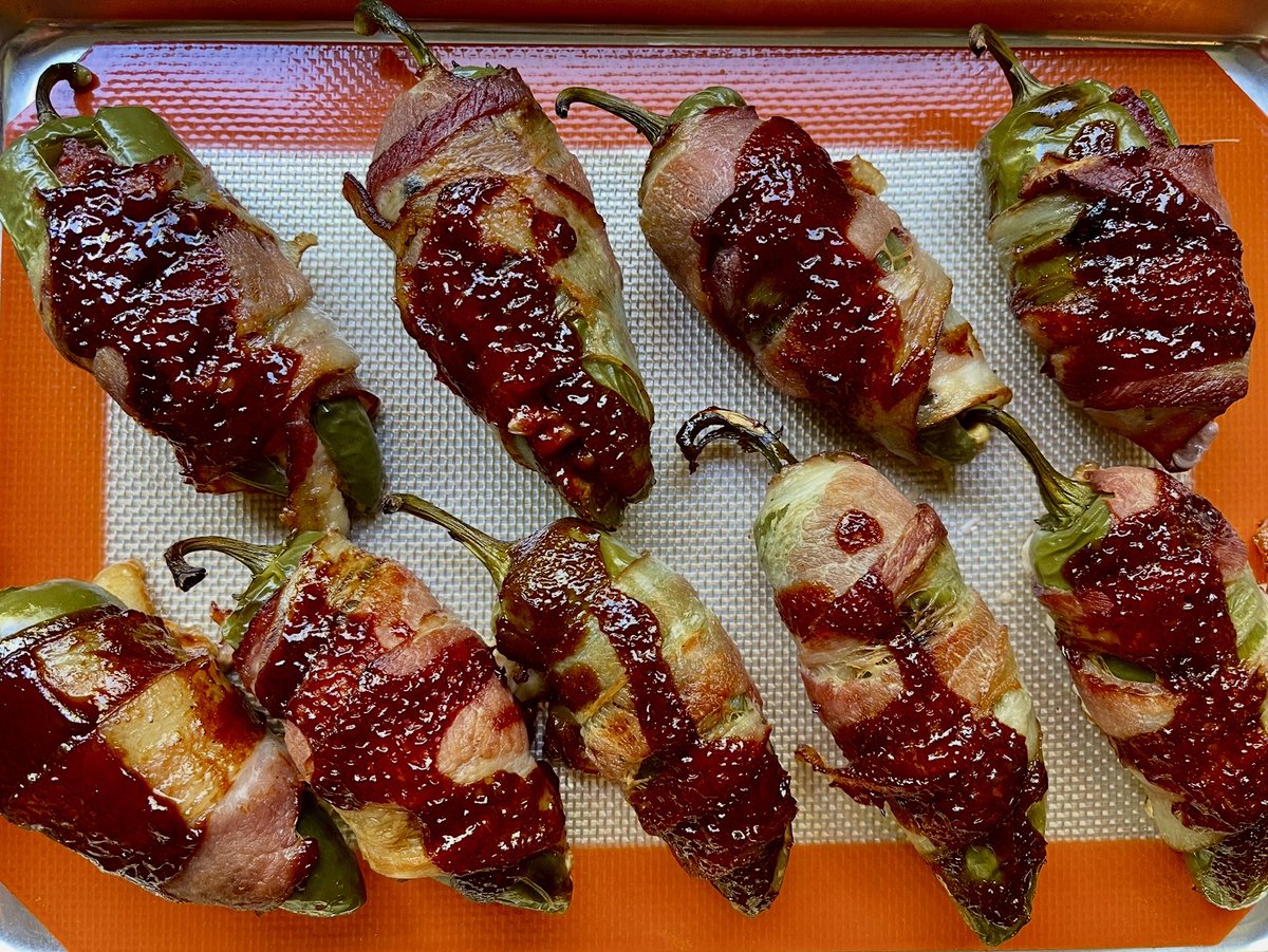 QCSausage's tweet photo. Friday + Jalapeรฑo Poppers = ๐
#fridayfeels #jalapenopoppers #hotsmokedsausages #summergrilling #starttheweekendearly https://t.co/JNMawjbffq