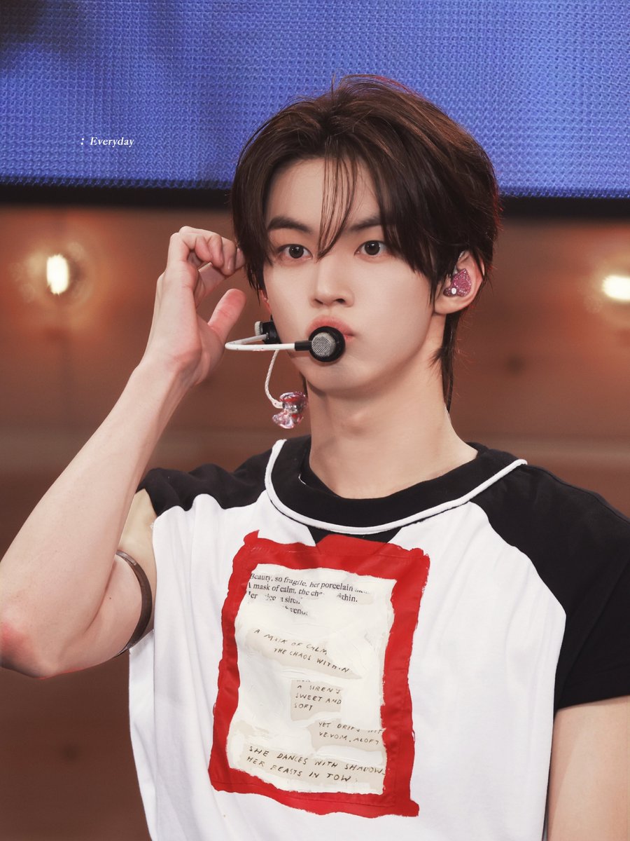 everyday24700's tweet photo. 260807 메자마시 라이브

😗

#투어스 #도훈 #김도훈 #TWS #DOHOON #ドフン #道勋 https://t.co/Xw4EjgP4BG