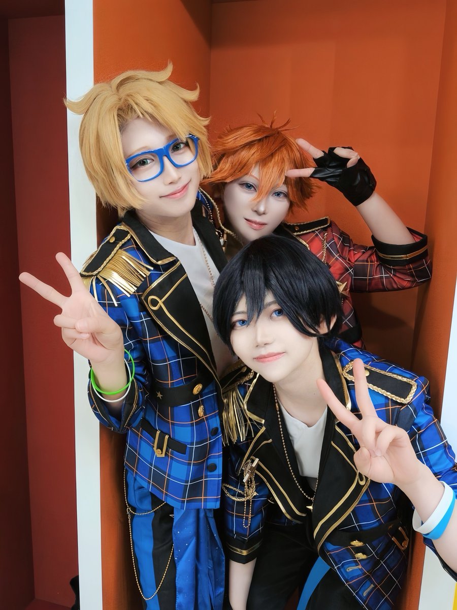tikujyaga's tweet photo. #あんさんぶるなアイドルオンリー
enst cos 
ﾄﾘｽﾀチーム✨ 1人足りなかったけど💦
同じユニ衣装で並べたの最高でした︎︎︎︎！👍✨ https://t.co/o6nE7bVh7c