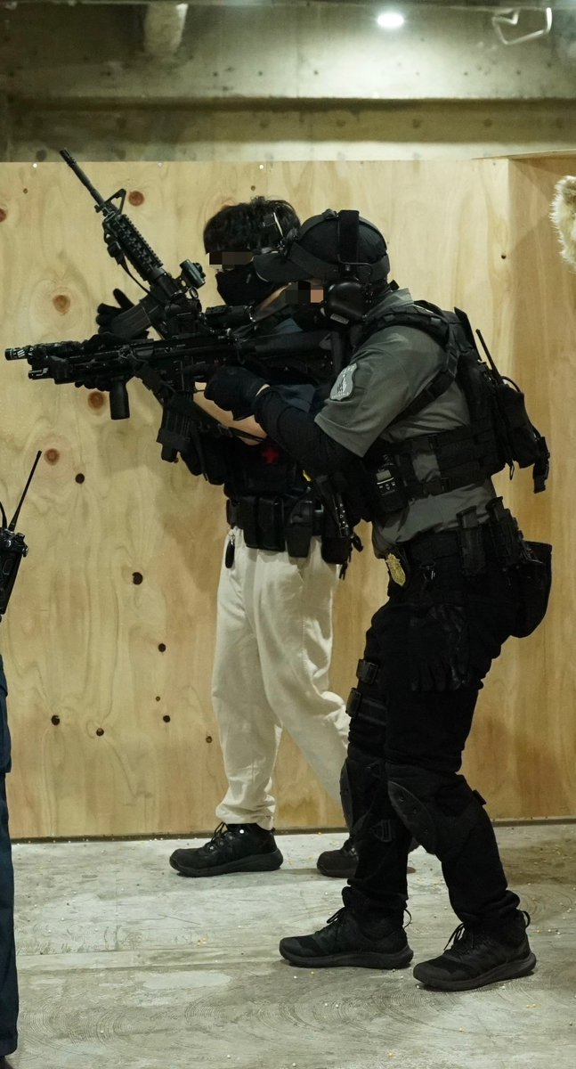 Ryu_3858's tweet photo. #KLET in BLKFOX本厚木
遅くなりましたが改めてお疲れ様でした
SRT&amp;KSPDの合同訓練会という事で普通のサバゲーでは出来ないCQBでの動き方や、クリアリングの仕方など貴重な体験をする事ができ、色々反省点はあるけど楽しかったです

主催(@kozakana_1945 )さん
📸(@jetman0724 )さん https://t.co/AFd0slvqmN