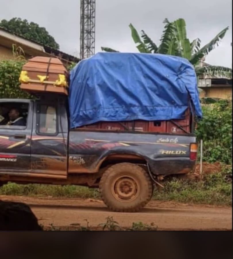 Djam080's tweet photo. You see, they covered but beer instead of the coffin. 
If you like keep.playing with your health https://t.co/cwIvsUgdxb