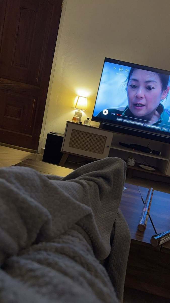 MaeB1x's tweet photo. Me: I'm just going to watch one episode.

Also me: Why is it suddenly 3 a.m.?😂🍃 https://t.co/unFzCrxrHc