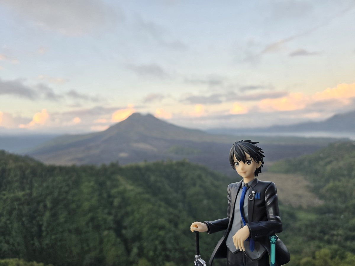 EternalHorizon9's tweet photo. そして、ここに2024年7月31日に山を訪れたときに僕が撮った僕のEXキリトフィギュアの別の異なるポーズの写真がさらにいくつかあります!! ✨📷

📸 2024/07/31
＃キリト ＃SAO ＃写真家 ＃写真撮影 https://t.co/8EnsgObU8M