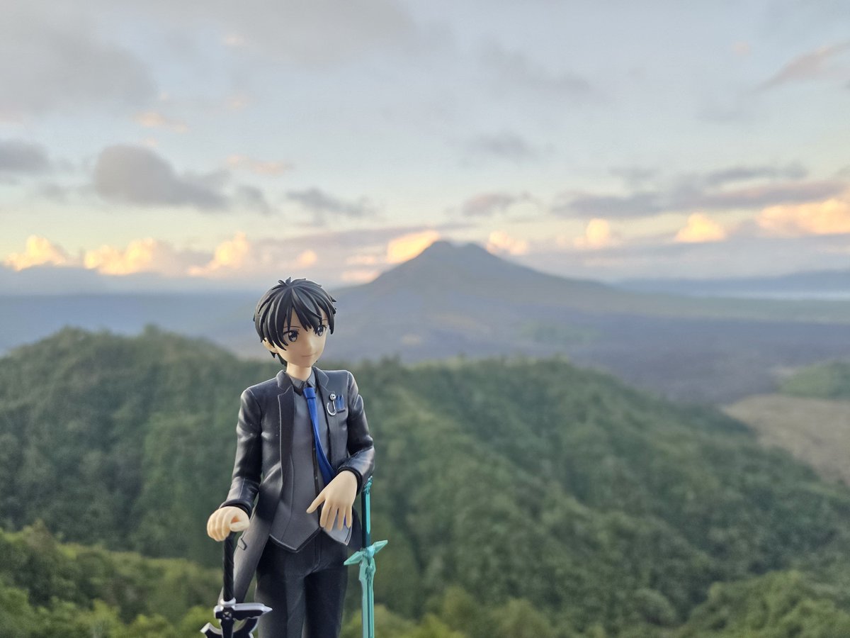 EternalHorizon9's tweet photo. そして、ここに2024年7月31日に山を訪れたときに僕が撮った僕のEXキリトフィギュアの別の異なるポーズの写真がさらにいくつかあります!! ✨📷

📸 2024/07/31
＃キリト ＃SAO ＃写真家 ＃写真撮影 https://t.co/8EnsgObU8M