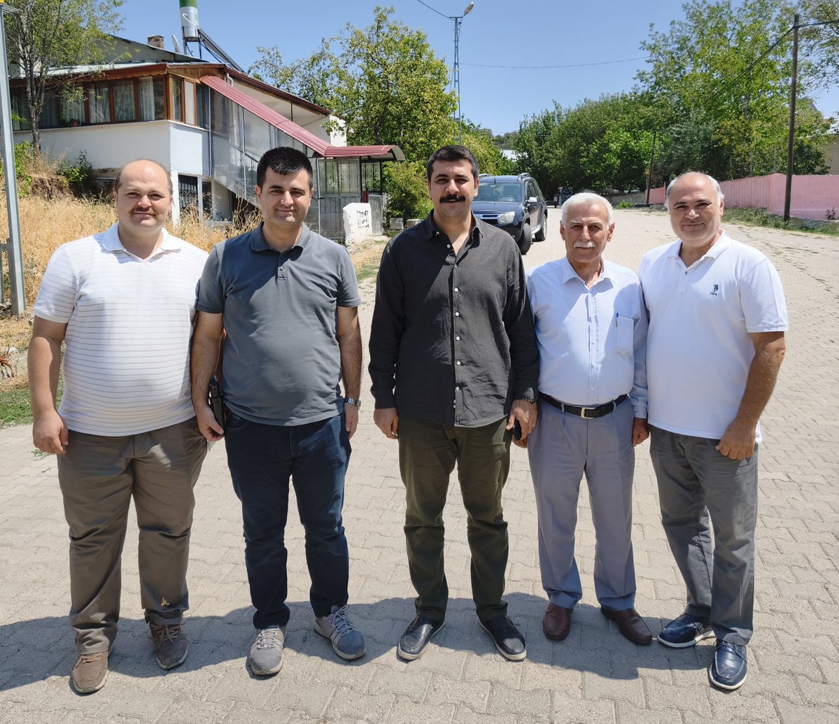 selimefe_58's tweet photo. Sayın Kaymakamımız Yunus Emre Yıldız ve değerli kurum amirlerimizle birlikte Tuğladağı Mahallemizde bir araya geldik.Güzel bir hatıra karesi.

https://t.co/I7NfOG6Cf0 https://t.co/hlr3MOFRjv