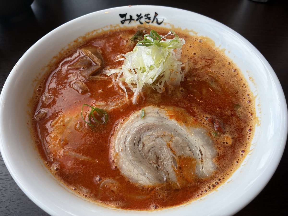 muU12k's tweet photo. みそきん大好きな娘のために、カップ麺のみそきん・カレーみそきん、冷凍みそきん、と制覇してきましたが、ついに店舗に行ってきましたー！（旅のお供にONICHAも持って行った👹🍵）

辛みそきん、濃厚で美味しかった〜🍜✨　
息子は、カレー粉入れたりしてアレンジにハマってた！ https://t.co/gOcAHQxgz3