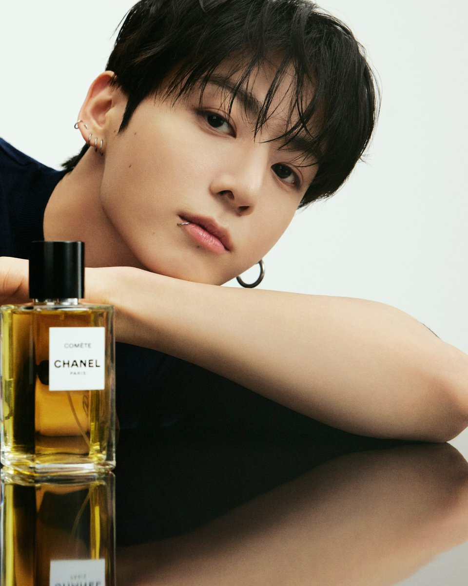 JJK_Times's tweet photo. Chanel Beauty Instagram:

Between takes. Jung Kook, House Ambassador for Fragrances and Beauty, steps into the world of LES EXCLUSIFS DE CHANEL. A collection to be explored like the many expressions of oneself.

@/mnijungkook

#CHANELGrandParfumeur #CHANELFragrance https://t.co/POK5eitarM