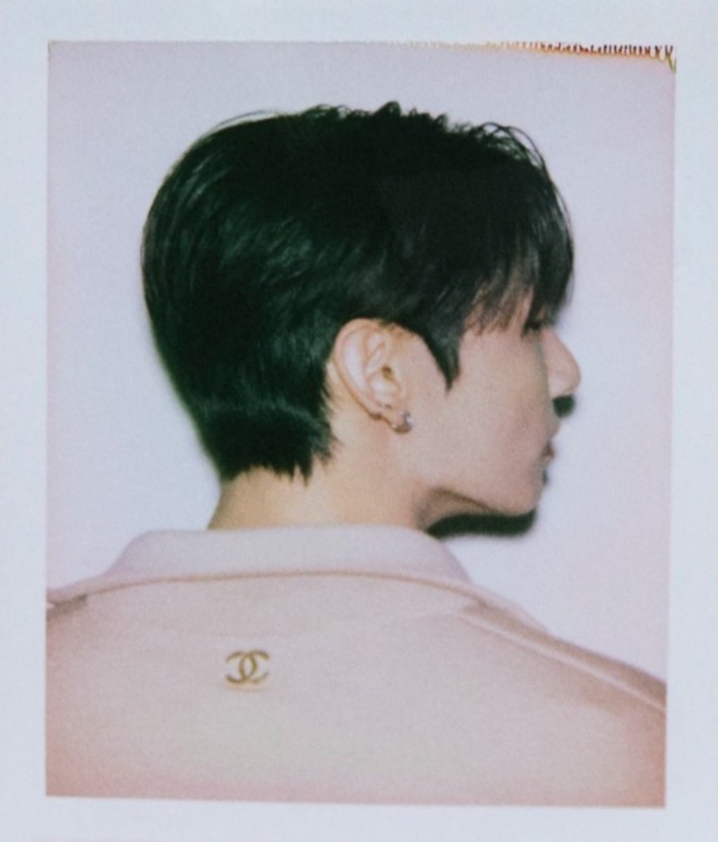 archiveforJK's tweet photo. jungkook polaroids for chanel beauty 📸 ‹𝟹 https://t.co/KQE5m8jogK
