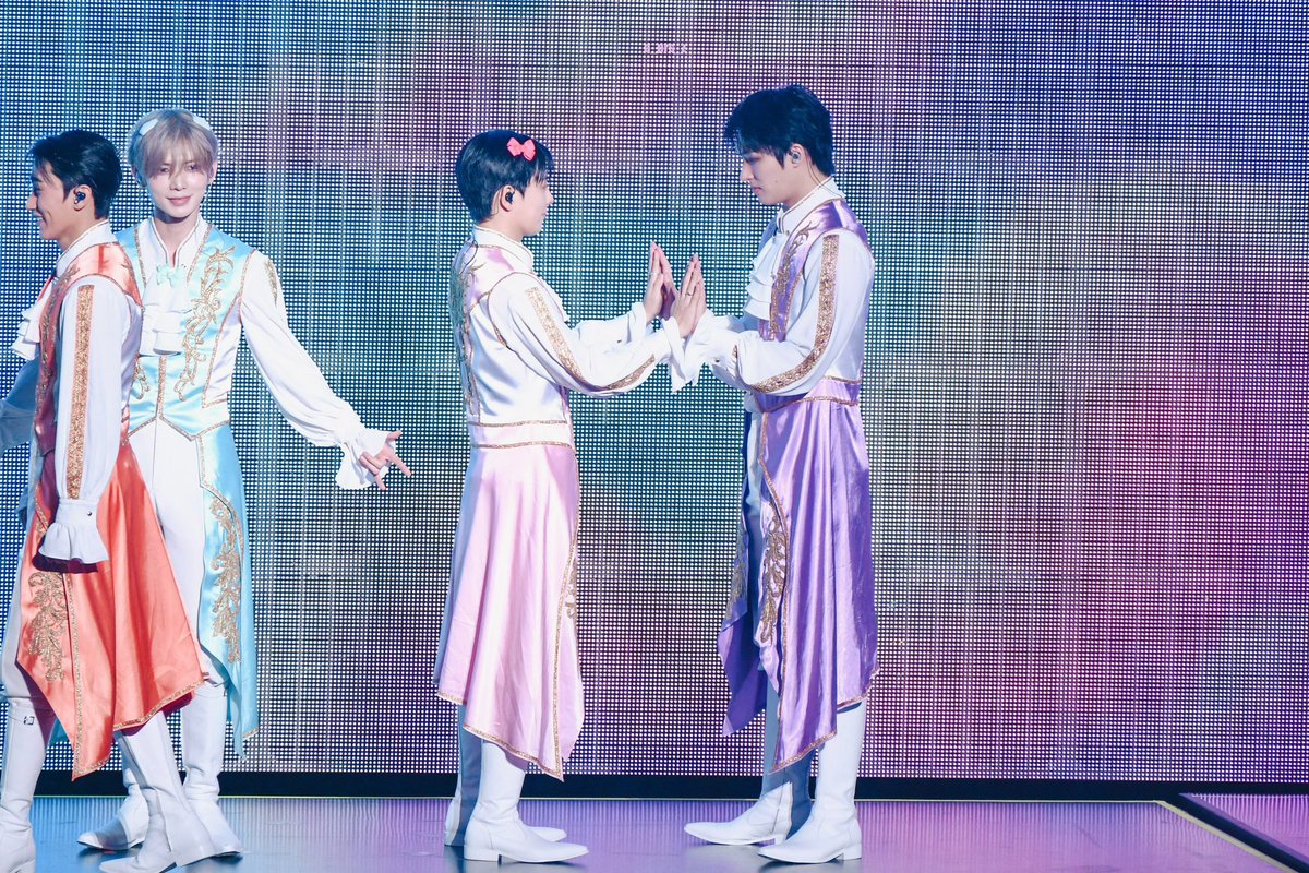 sunnis_100's tweet photo. 조금 작은 어떤 형아랑.. 조금 많이 큰 어떤 동생. https://t.co/UjP9cVWF0R