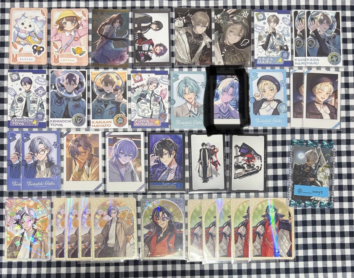 Lily773nd's tweet photo. @_____mmyt こんばんは。初めまして。
検索より失礼いたします。
画像1枚目のもの所持しております。
お写真お借りいたしまして、画像2枚目の黒枠と交換していただくことは可能でしょうか？
ご検討よろしくお願いいたします。K✨ https://t.co/QgaBazX6Lc