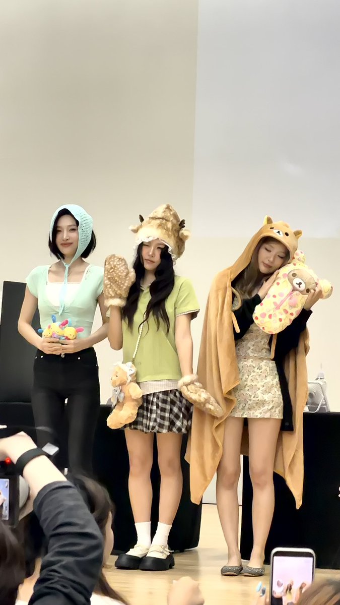 tonium_1246's tweet photo. 레드벨벳 베리즈 슴스토어 팬싸
260807 Berriz &amp; Smstore FS Red velvet

#아이린 #슬기 #웬디 #조이 #예리 #팬싸 #레드벨벳 https://t.co/ShzPfJzt0D