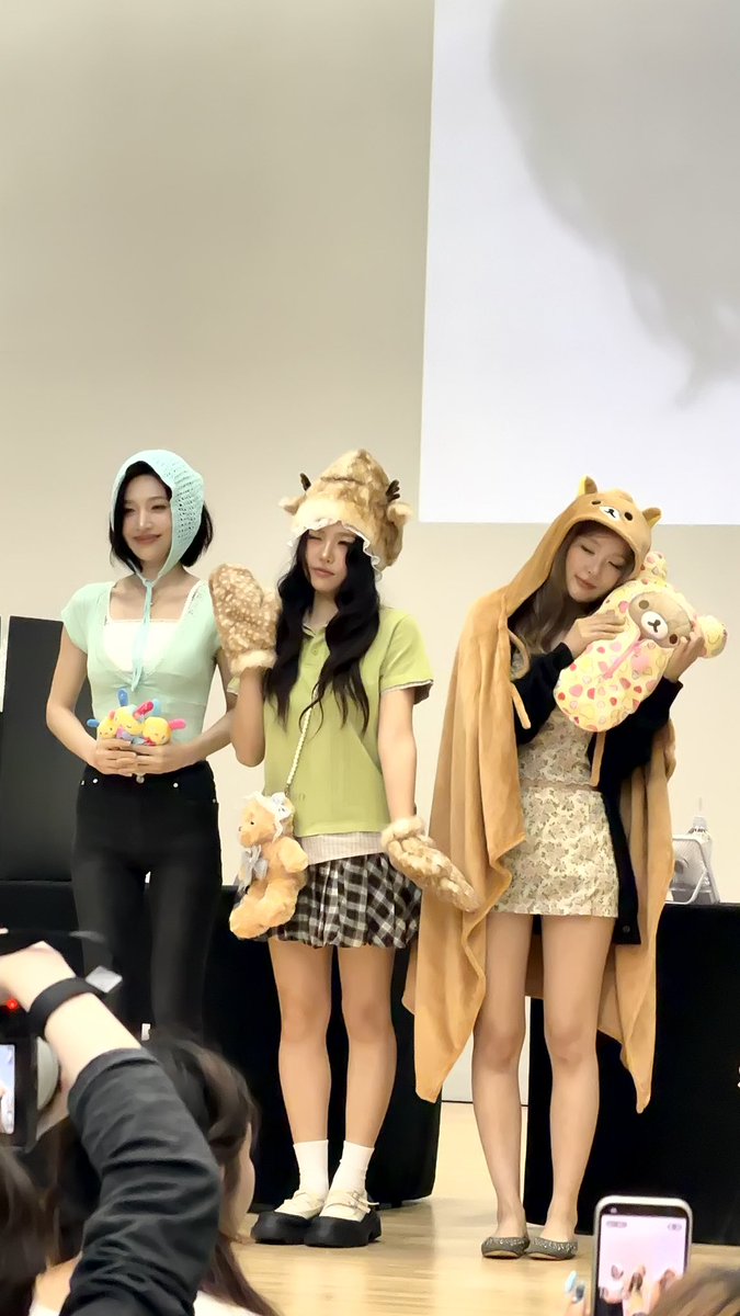 tonium_1246's tweet photo. 레드벨벳 베리즈 슴스토어 팬싸
260807 Berriz &amp; Smstore FS Red velvet

#아이린 #슬기 #웬디 #조이 #예리 #팬싸 #레드벨벳 https://t.co/ShzPfJzt0D