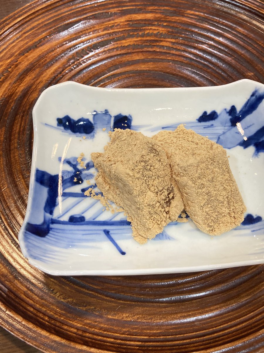 Eigetsu5's tweet photo. 南座横の祇園饅頭さんのわらび餅が好き

#祇園饅頭 https://t.co/iYQB68eFzG