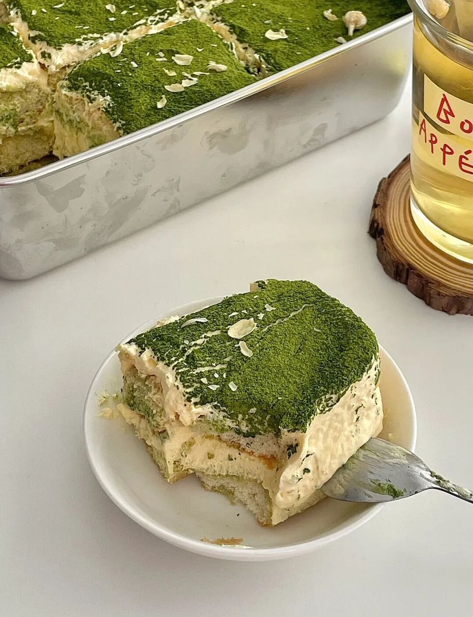 Agnesugyw's tweet photo. Just had the creamiest matcha tiramisu at that tiny café on 5th St—layers of sponge soaked in matcha syrup, no bitter aftertaste at all. 10/10 would come back for a second slice tomorrow! https://t.co/M5M23f4wWc