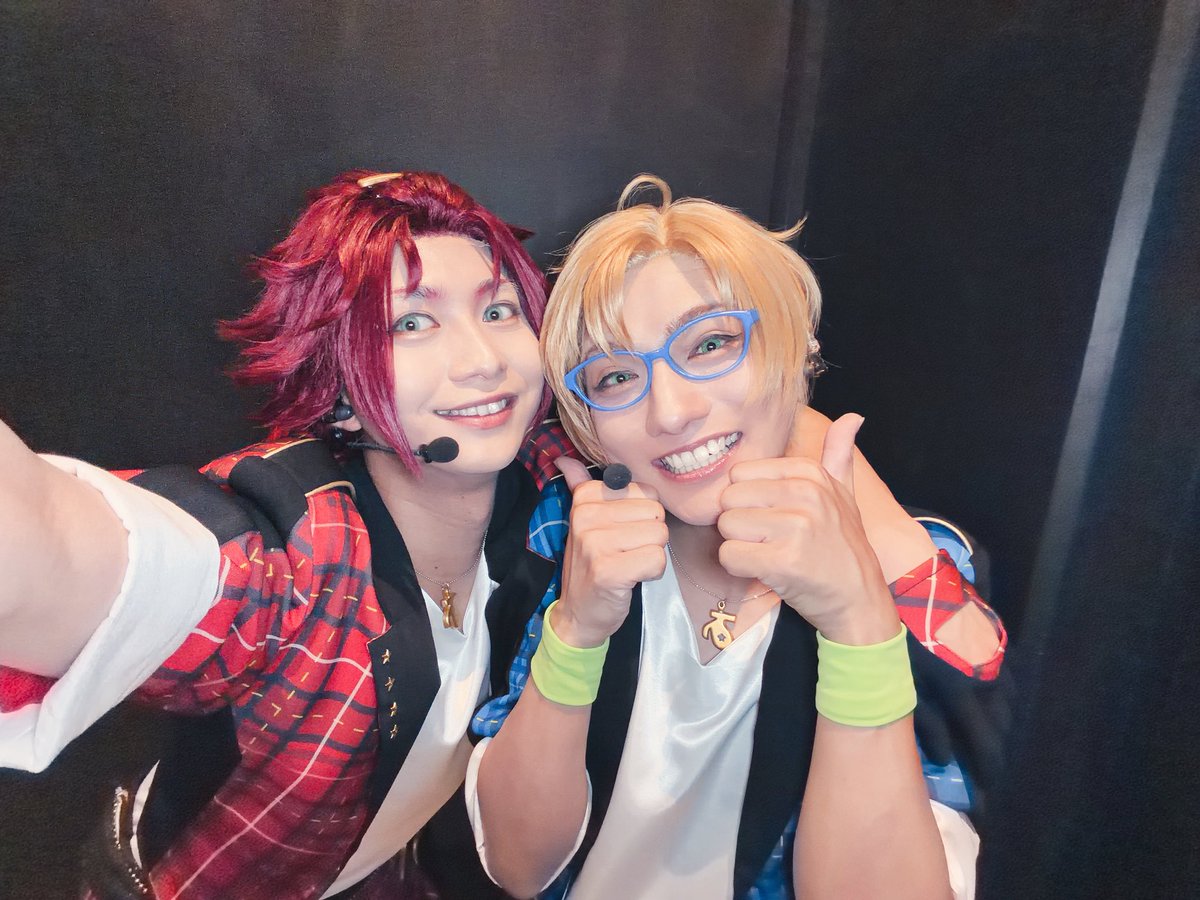 riki_riki1016's tweet photo. 『あんさんぶるスターズ！THE STAGE』
-10th Anniversary LIVE- 
神奈川！ぴあアリーナMM初日ありがとうございました🌟
久しぶりのぴあアリはやっぱり最高でした✨✨
3日間楽しもうなーー🎵
ズッ友で📸
 #あんステ https://t.co/tnC88q8mG0