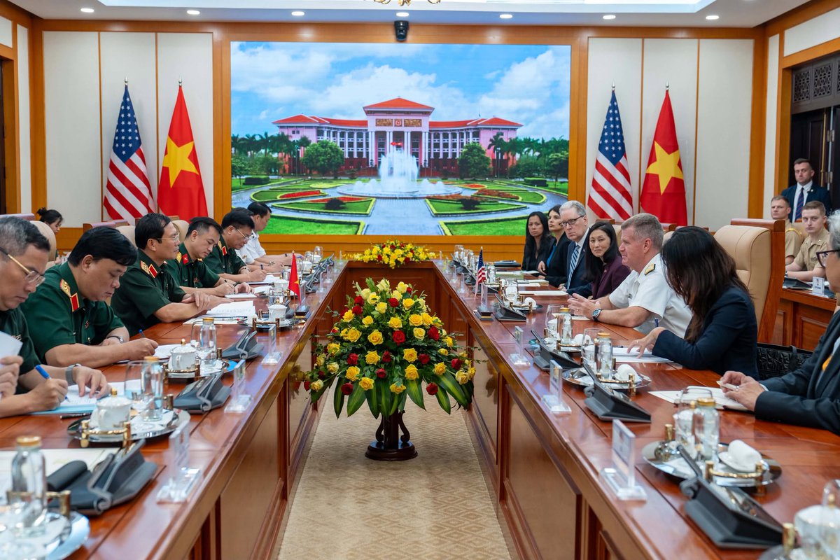 Adm. Samuel J. Paparo, commander of U.S. Pacific Command, traveled to Vietnam from Aug. 4-6 to meet with senior Vietnamese officials, reaffirming the growing U.S.-Vietnam Comprehensive Strategic Partnership.

During the trip, Paparo met with General Secretary and President To Lam https://t.co/IAZyOu8Eam