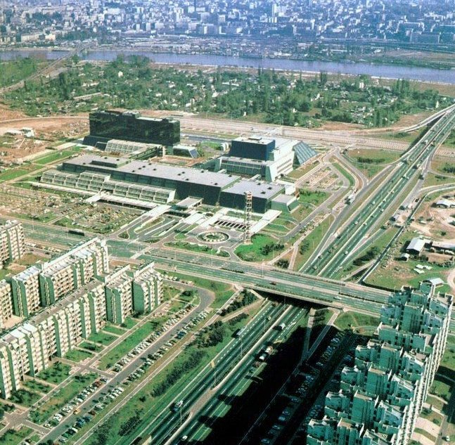 YugoslavVisuals's tweet photo. View over Novi Beograd, 1970s. https://t.co/20bmAkfKc9