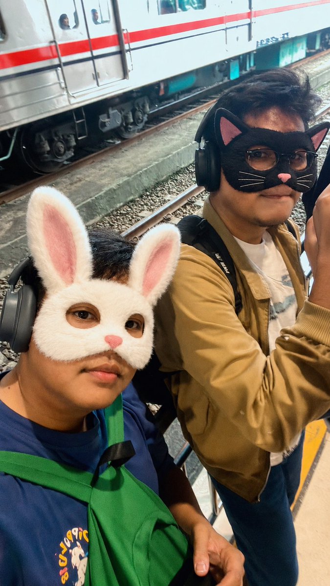 aqbiatch's tweet photo. Lowkey miss going to bogor with bapak meng dan ka pall https://t.co/8tLRklVCWE
