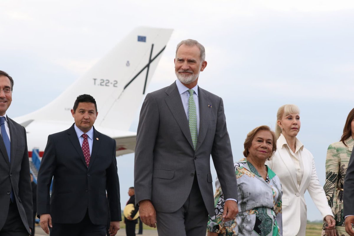 AlcaldiaDeCali's tweet photo. 🇪🇸 Por sexta vez, S. M. el Rey de España, Felipe VI asiste a la posesión de un presidente de Colombia. Y por primera vez en la historia, este acto se realiza en Cali. Nuestra ciudad recibe al jefe de Estado español en un momento histórico que la pone en los ojos del mundo. 🇨🇴🌎 https://t.co/Dgv3sFSHu0