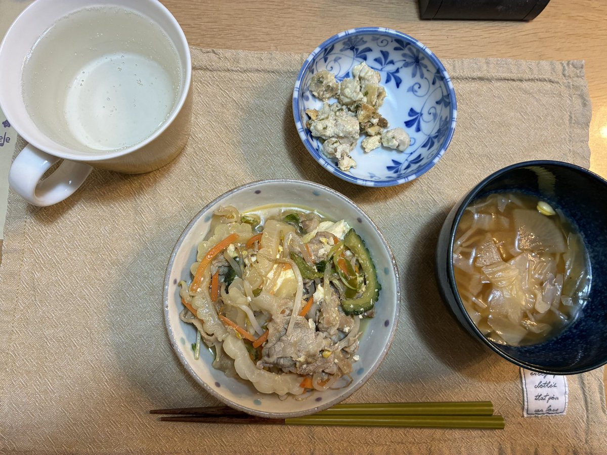 devilfudou's tweet photo. 今日は自転車通勤🚴

朝は納豆・めかぶ・卵・ヨーグルトでほぼ固定、昼は手作り弁当、夜はゴーヤチャンプルー。

ダイエットは「特別な食事」ではなく、続けられる食事が一番強い。
毎日80〜90点を積み重ねることが結果につながりますね。

#ダイエット #40代ダイエット #50代ダイエット https://t.co/RSAF6IoZzB