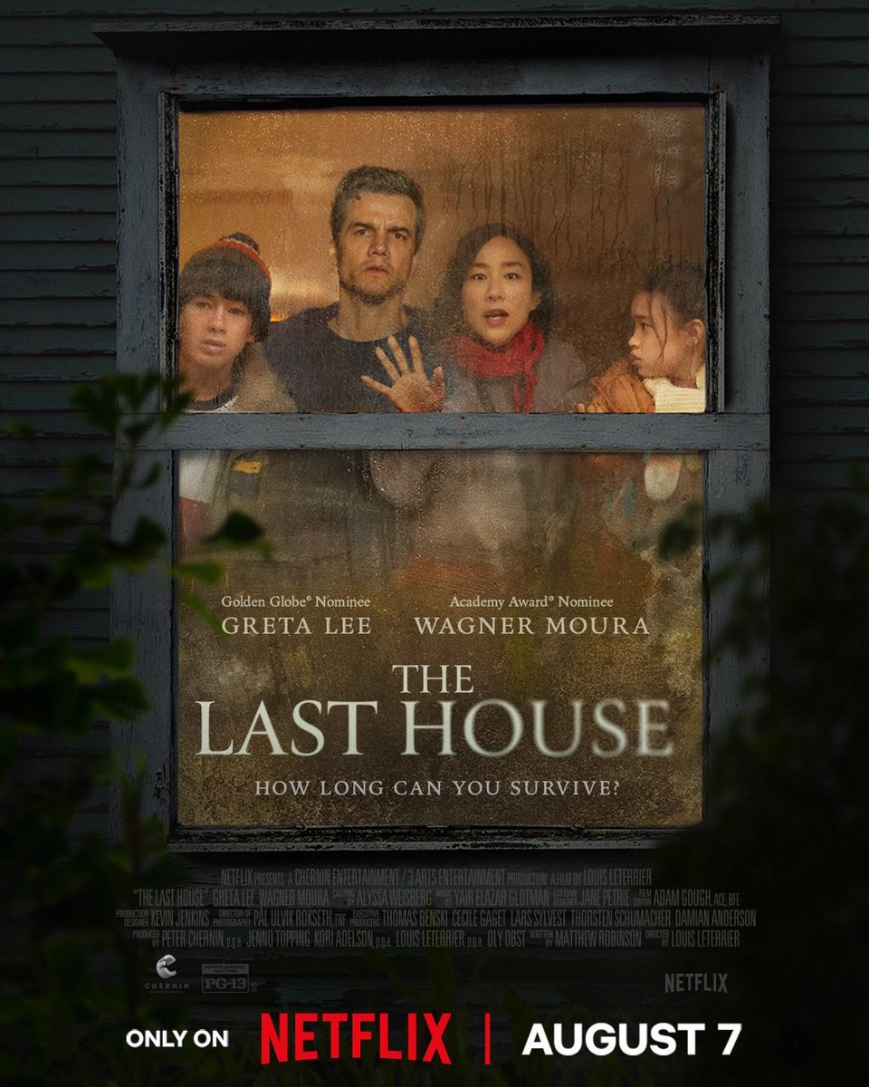 Helyyil's tweet photo. لوحة إعلانات.. لكن فيها شخص حقيقي 😮 

وهو جزء من اعلان لفلم الرعب THE LAST HOUSE على نتفلكس https://t.co/5yb1z2Zep4