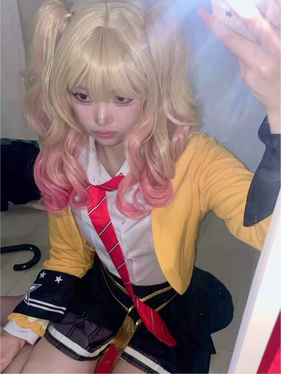 Shak0423's tweet photo. 흑화 삿쨩🩸🎹
#prsk_cos https://t.co/csWrQcgAT5